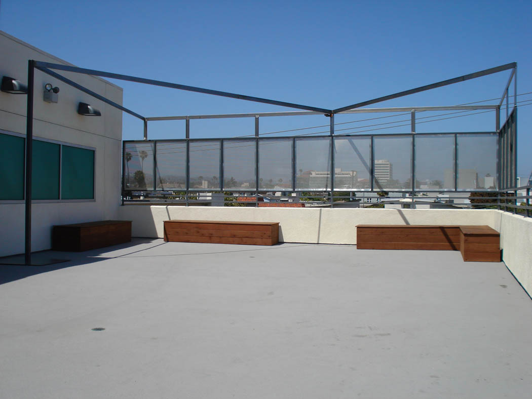 Rooftop Wind Screen